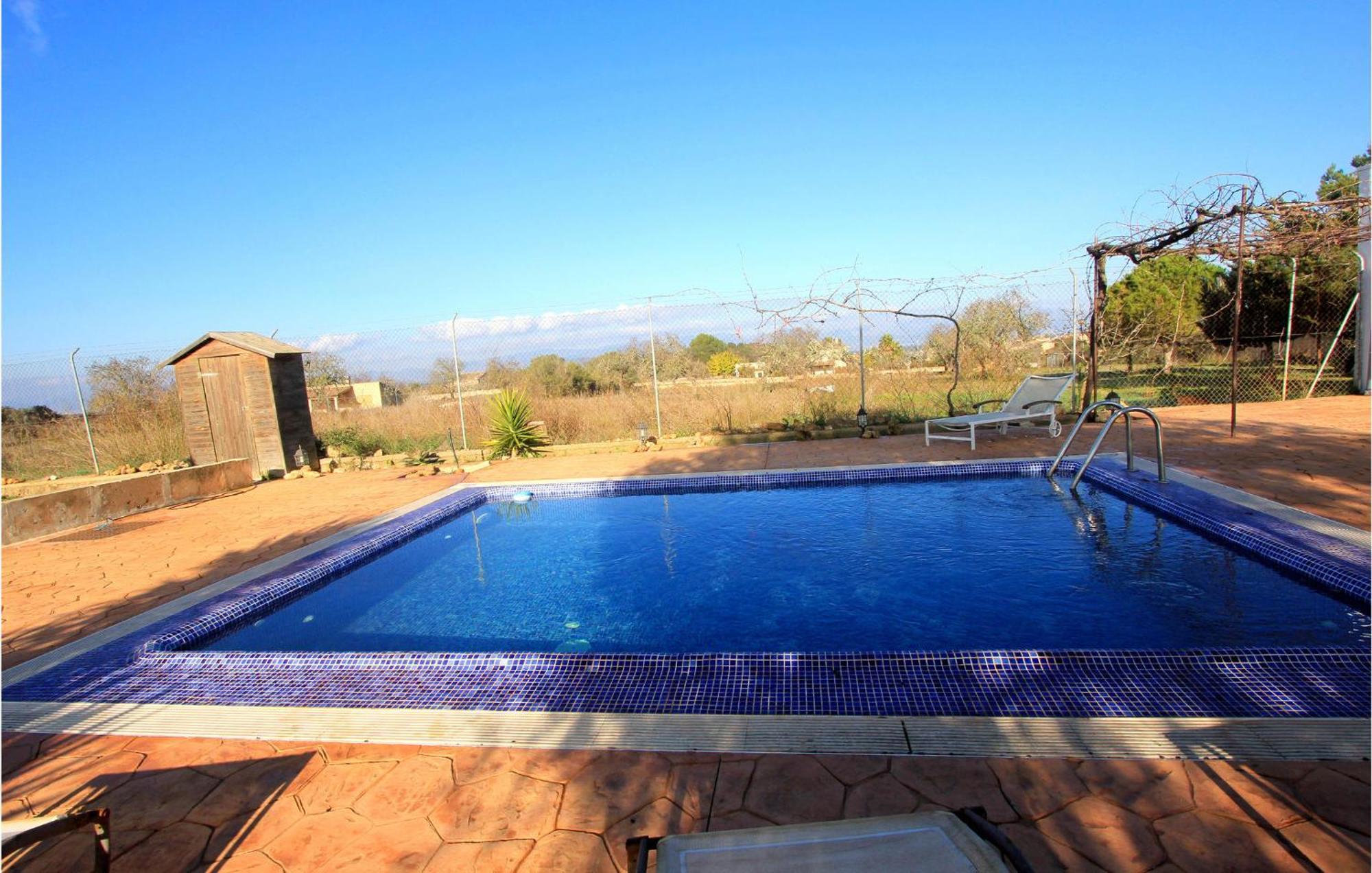 Cozy In With Outdoor Swimming Pool Hébergement de vacances