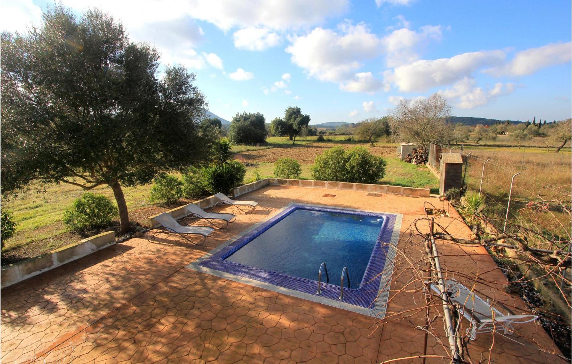 Hébergement de vacances Cozy In With Outdoor Swimming Pool *